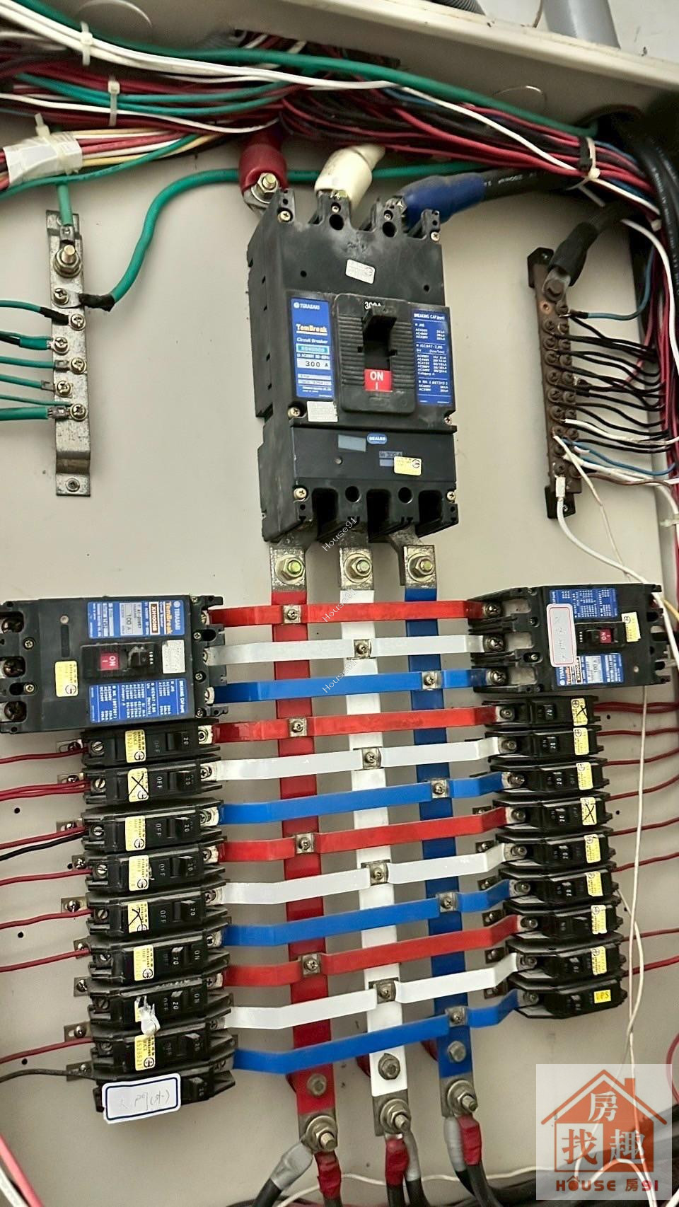 桃園交流道旁千坪倉儲