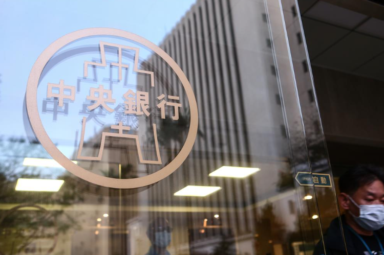 房貸管制爭議釐清　央行公布五大銀行貸款數據　駁斥「肥政府、瘦民眾」說法
