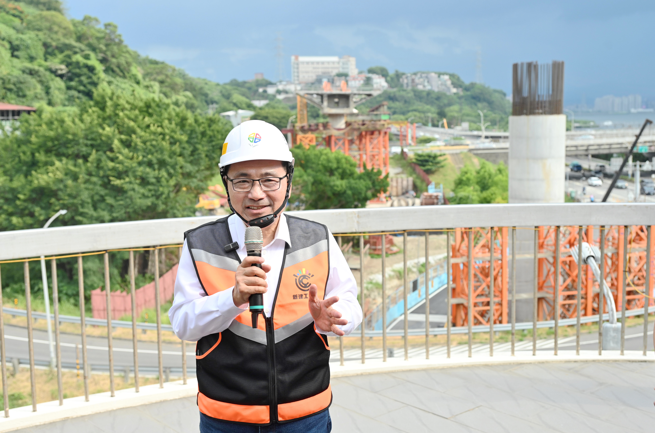 新北市長侯友宜檢視淡北道路施工現場　力拚118年6月完工　淡水往返臺北將更順暢